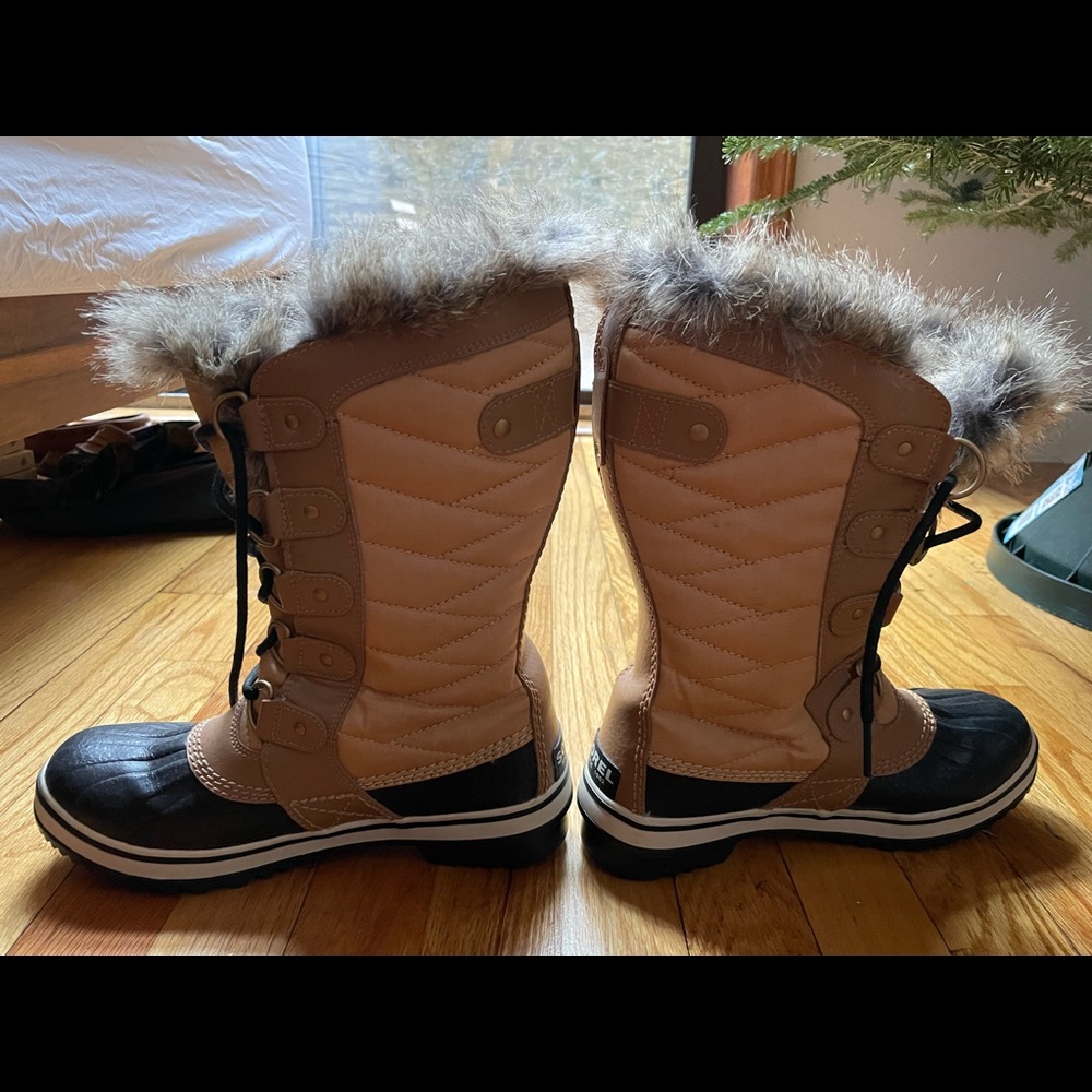 Sorel Tofino 2 boot in tan with black